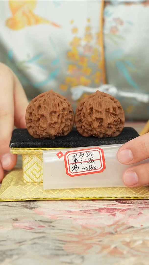 【闪购商品】文玩核桃把件非嫁接元宝