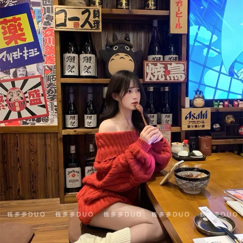 韩系氛围感穿搭红色麻花毛衣女秋冬一字肩上衣慵懒风松弛感针织衫
