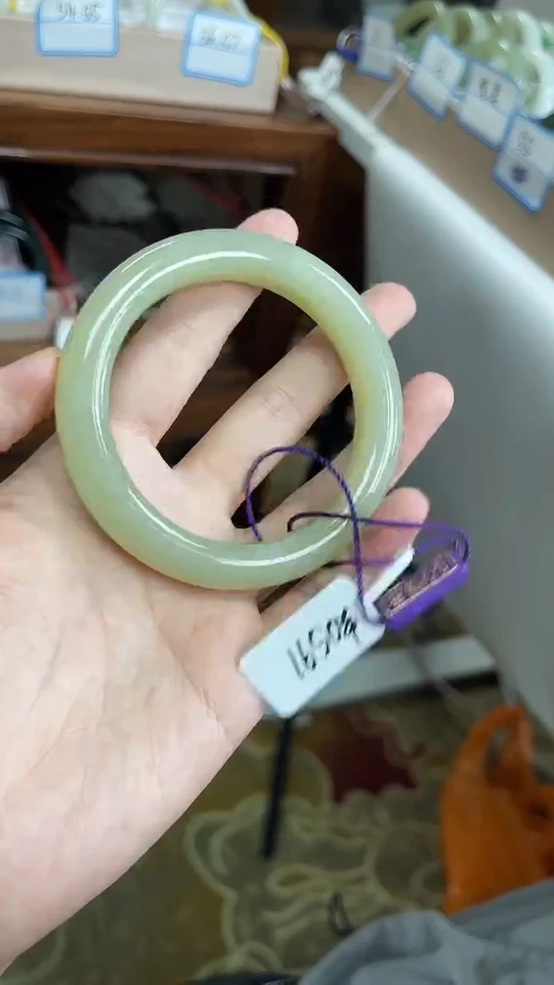 未镶嵌手镯和田玉56