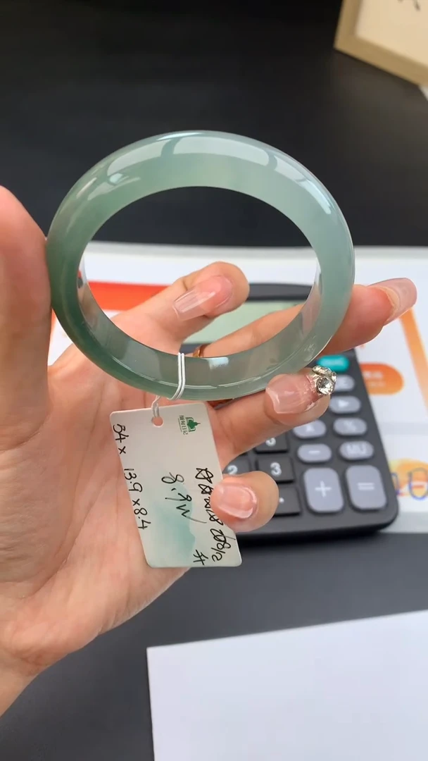 【闪购商品】翡翠手镯未镶嵌 #情人节#送礼，下单联系客服核对地址~