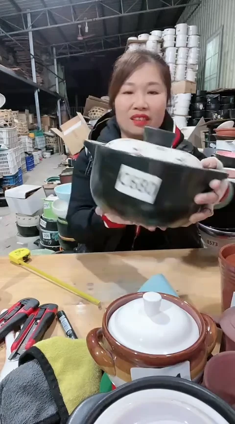 【闪购商品】c680瑕疵黑锅带盖，，