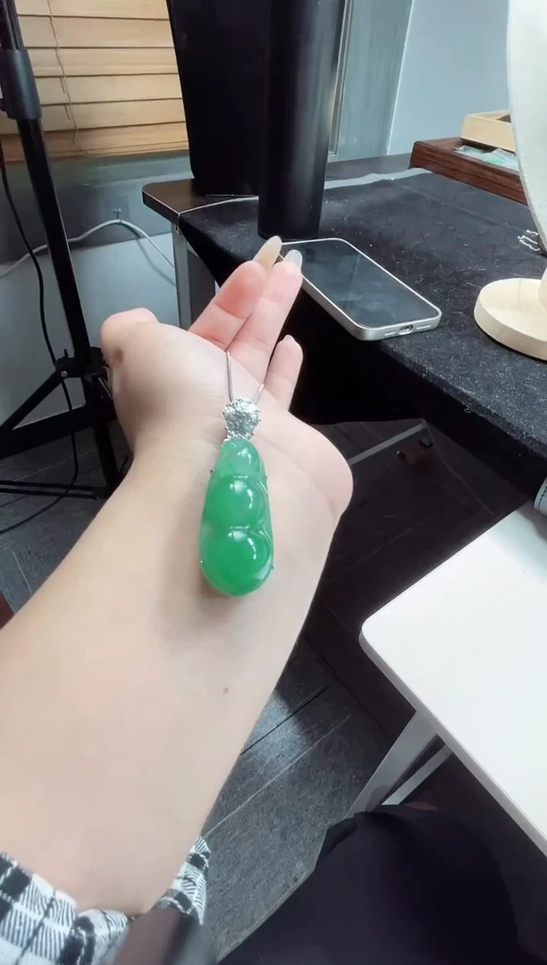 吊坠(赠链)银S925镶嵌石英质玉（非洲翠）18.53豆子