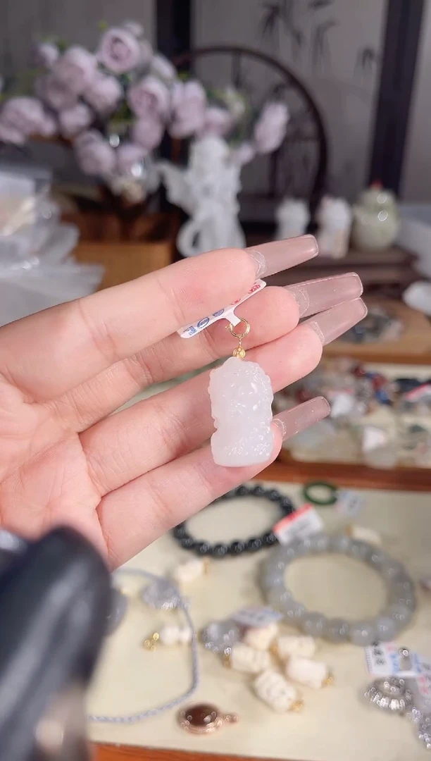 和田玉银S925镶嵌吊坠(不含链)多样性发货其一 默认微瑕