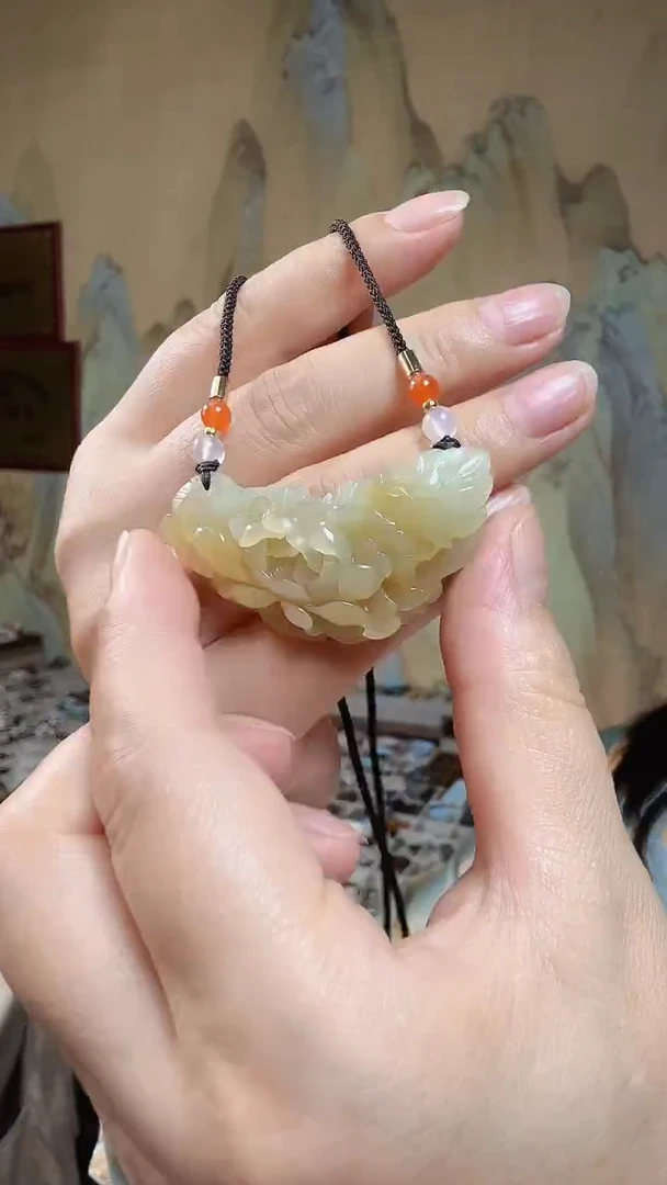 颈饰未镶嵌和田玉.