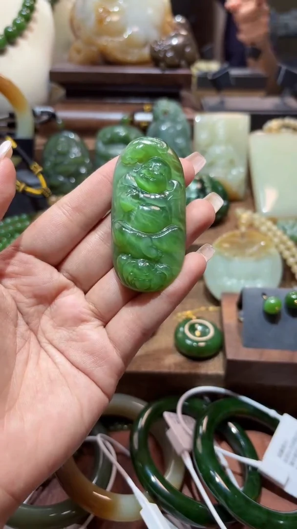 颈饰未镶嵌和田玉（碧玉）1