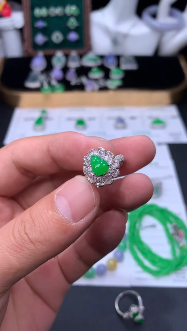 18K金镶嵌挂件翡翠48小时鉴赏期 退货不扣服务费