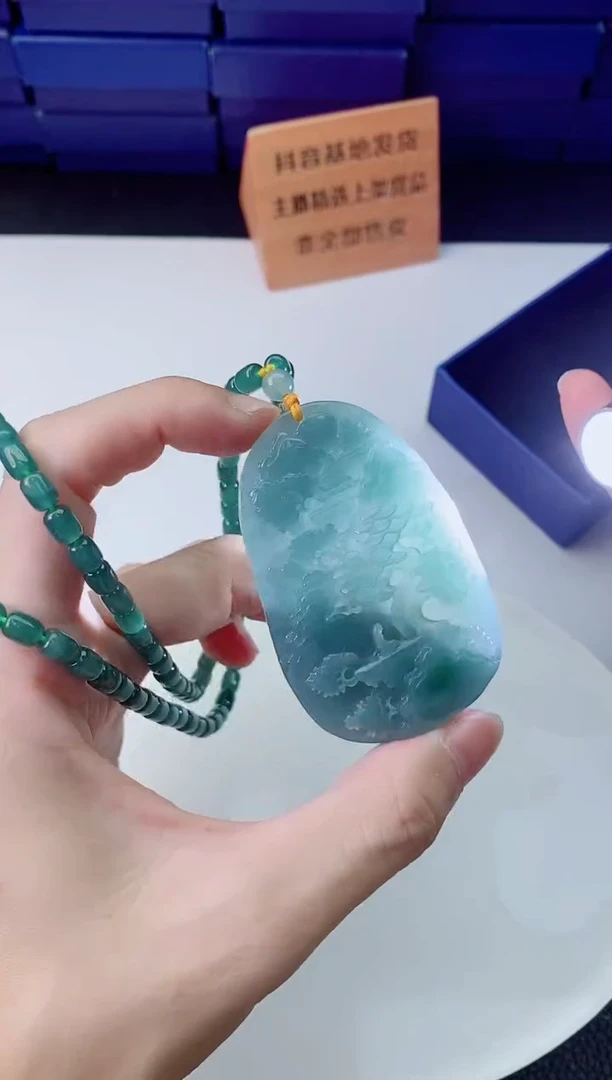 翡翠未镶嵌颈饰1