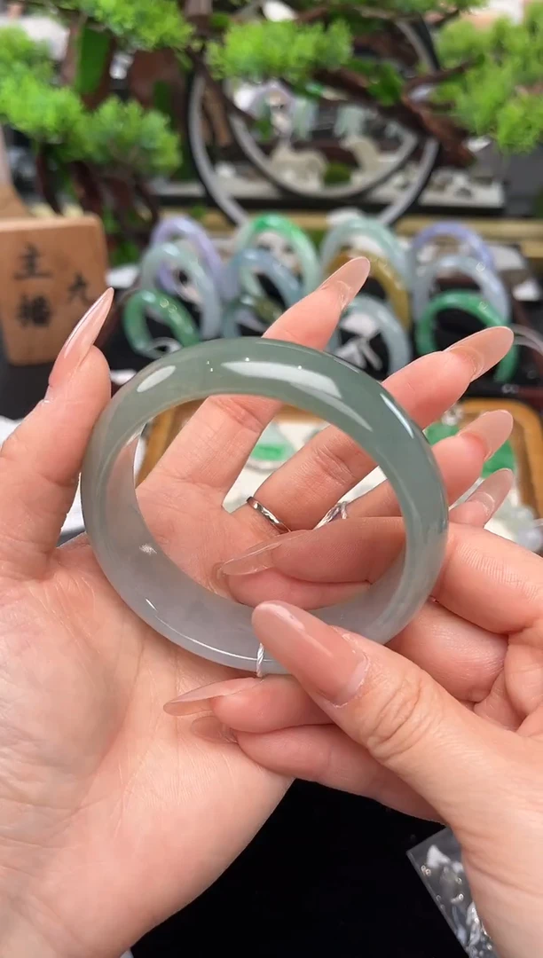 未镶嵌手镯翡翠手镯