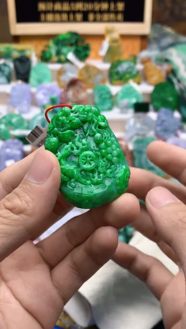 颈饰未镶嵌翡翠龍****?天然A货翡翠
