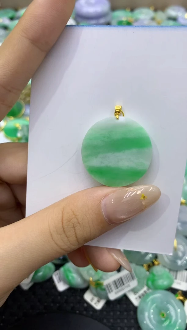 颈饰18K金镶嵌翡翠天然缅甸翡翠A货