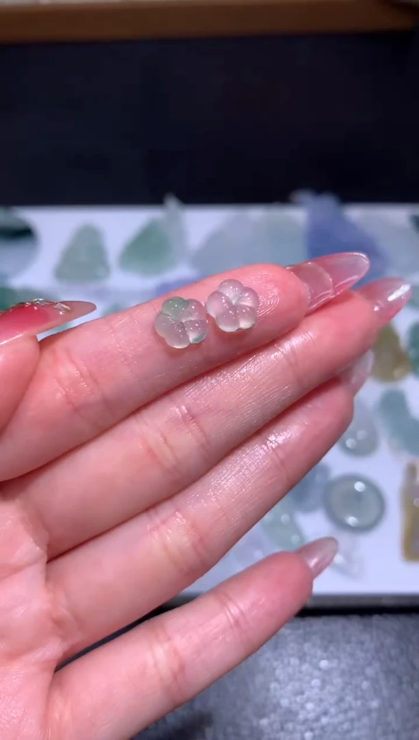 未镶嵌定制翡翠一对花花
