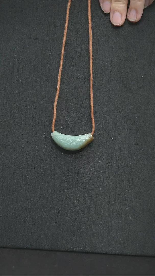 和田玉（糖玉）未镶嵌颈饰微笑