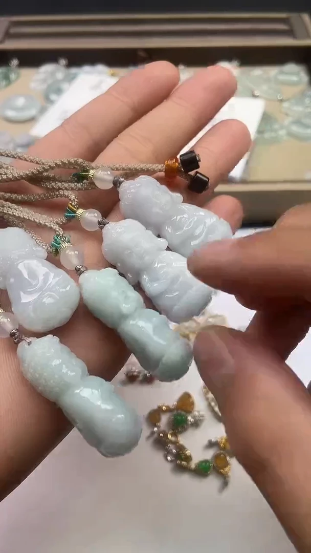 颈饰未镶嵌翡翠宝宝佛