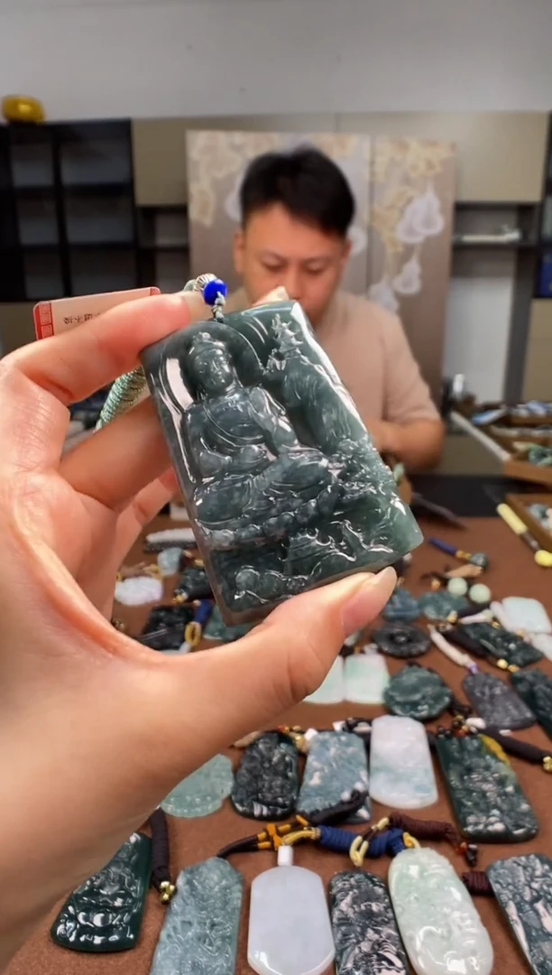 颈饰未镶嵌翡翠 多样性发其一