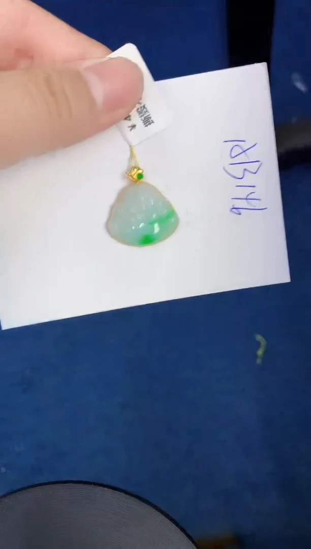 翡翠18K金镶嵌颈饰缅甸天然翡翠A货