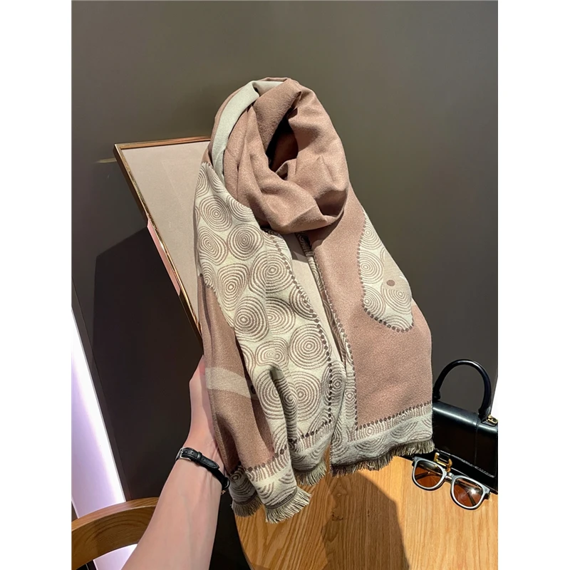 culv冬季过节送礼高档围巾女双面百搭拼色披肩礼盒装加厚保暖围脖