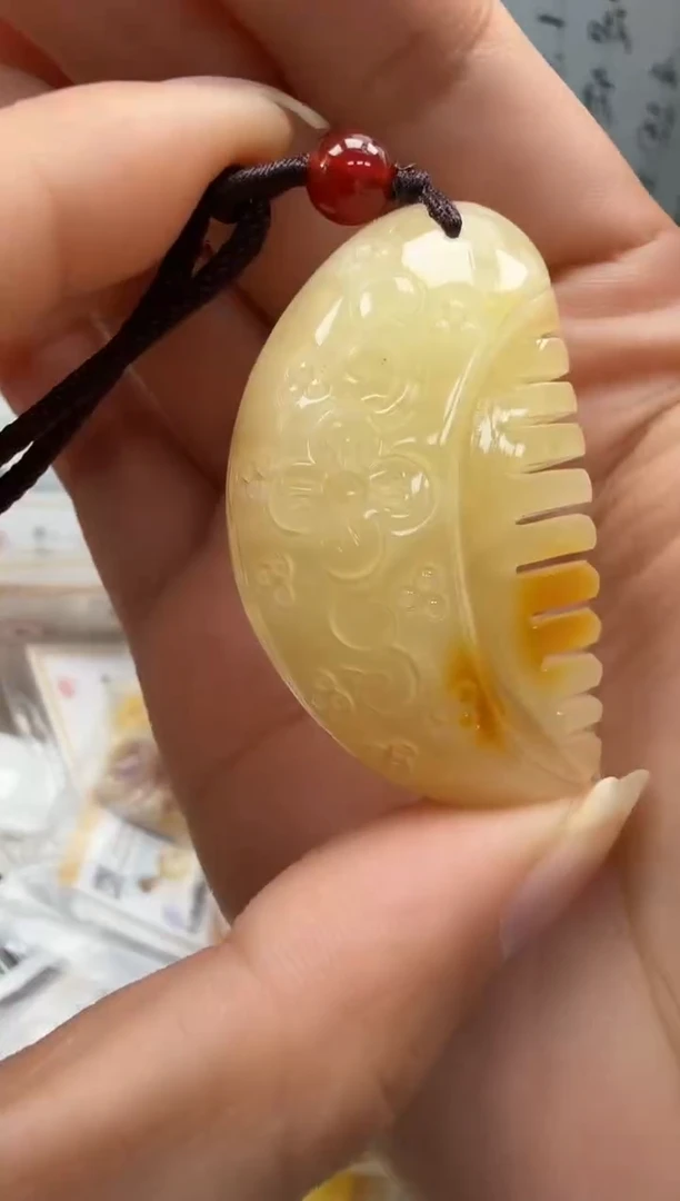 未镶嵌琥珀裸石如图