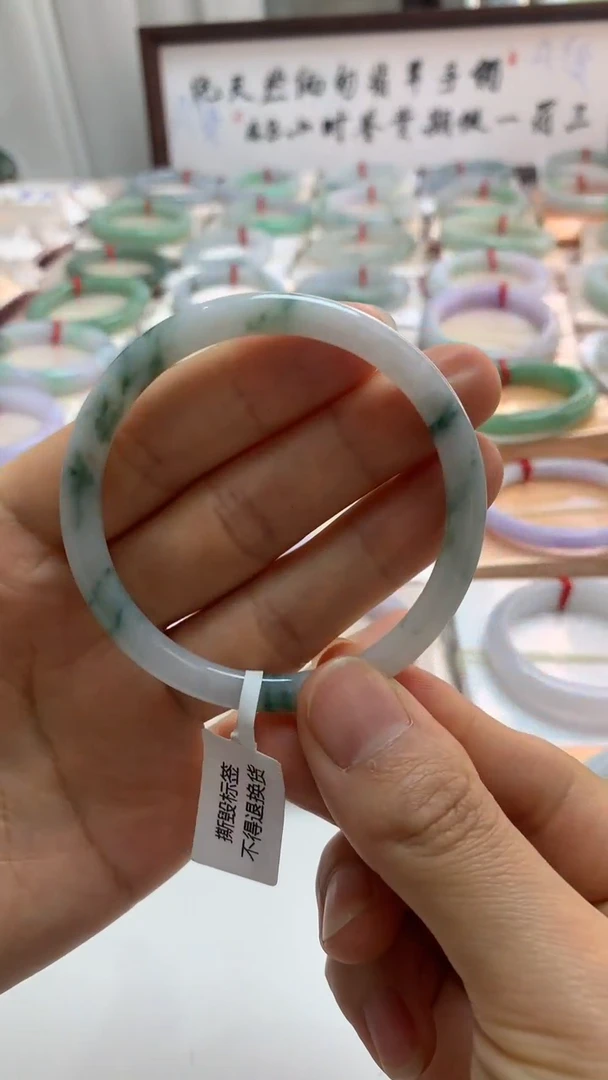 未镶嵌手镯翡翠52.8飘花叮当