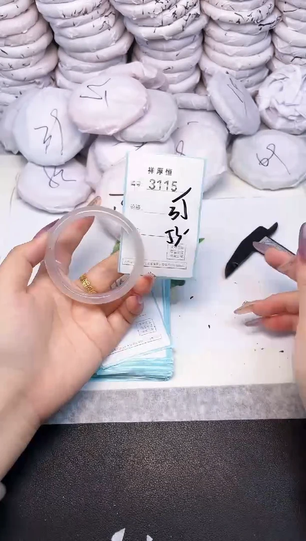 玛瑙/玉髓手镯未镶嵌3115