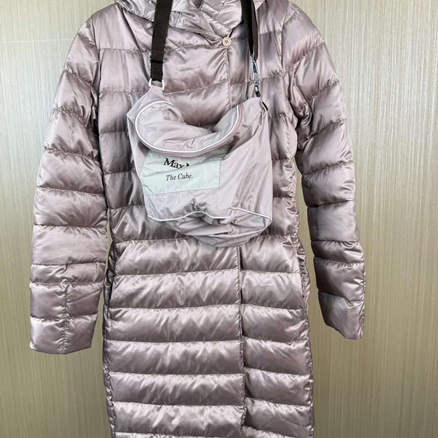99新 MaxMara 藕粉色长款鹅绒服 30 16682275