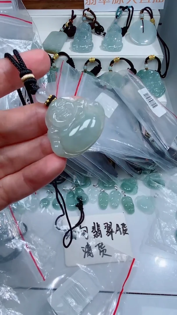 颈饰未镶嵌翡翠吊坠