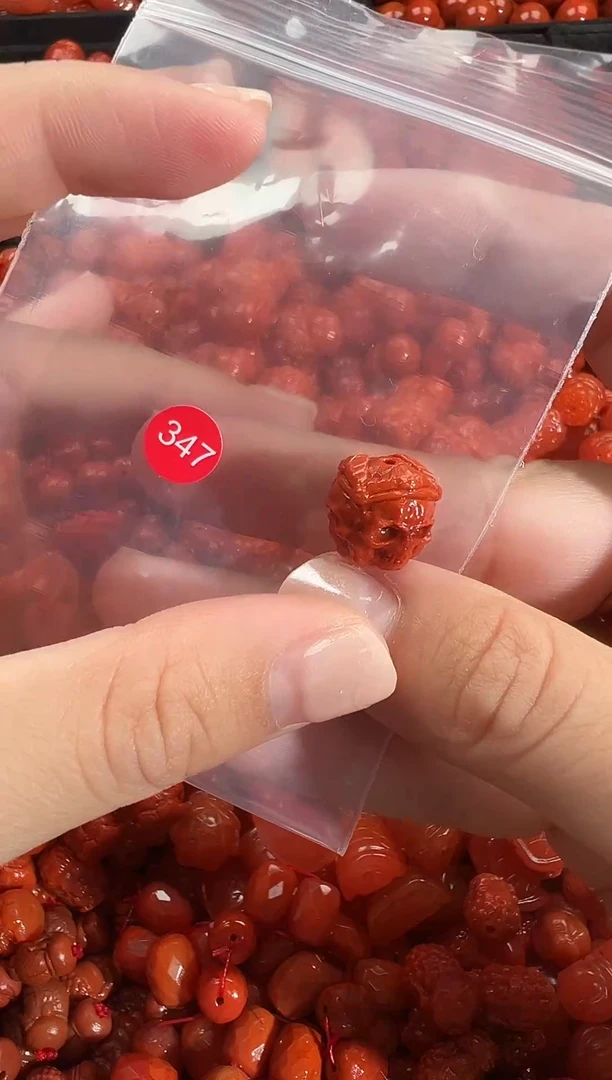 颈饰未镶嵌南红玛瑙1