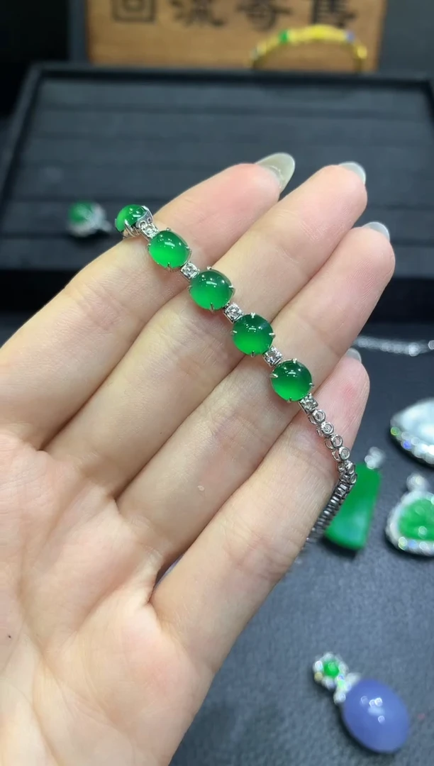 18K金镶嵌手链翡翠91团购
