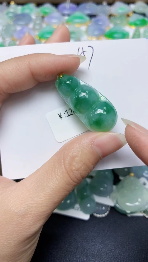 翡翠18K金镶嵌颈饰天然缅甸翡翠A货