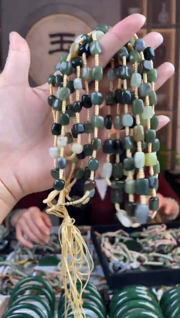 颈饰未镶嵌和田玉拍一发一，拍一发一