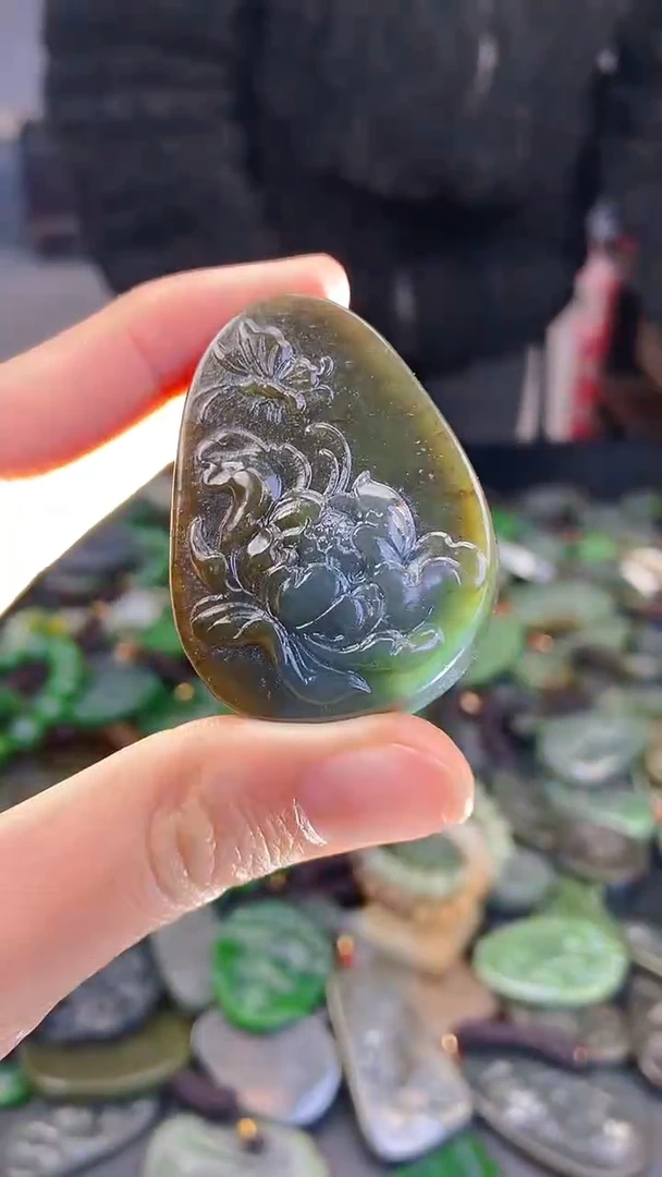 颈饰未镶嵌和田玉1