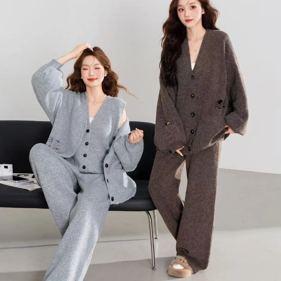 设计感破洞宽松针织三件套秋冬休闲套装女时尚V领马甲开衫直筒裤