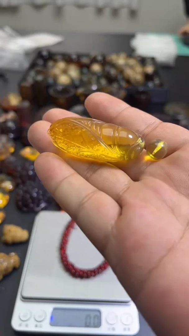 未镶嵌琥珀裸石25