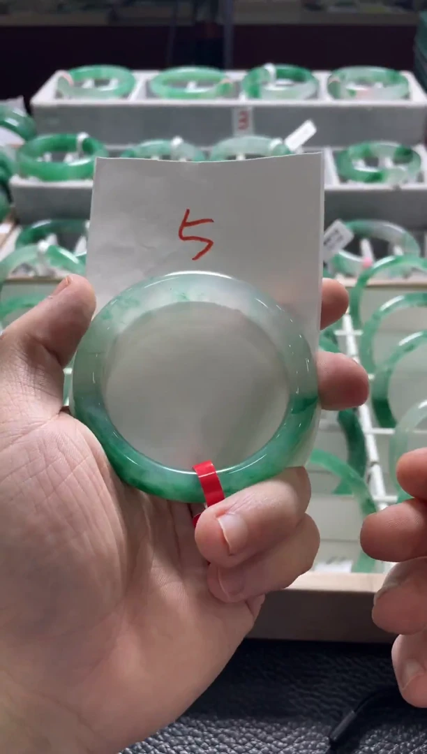 未镶嵌手镯石英质玉（非洲翠）5-55