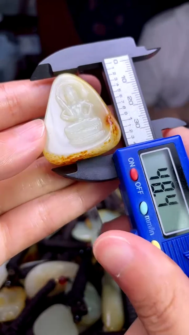 和田玉未镶嵌颈饰1