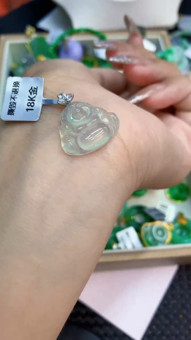 颈饰18K金镶嵌翡翠1