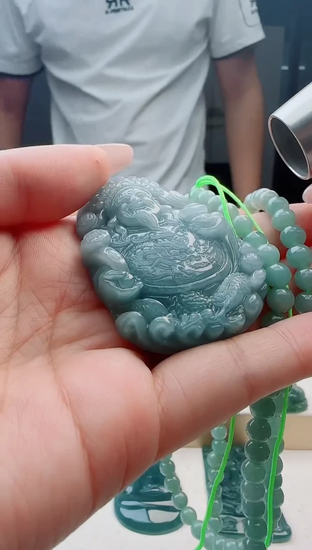 颈饰未镶嵌翡翠多样性发其中一
