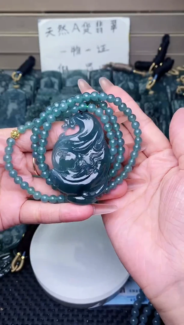 颈饰未镶嵌翡翠