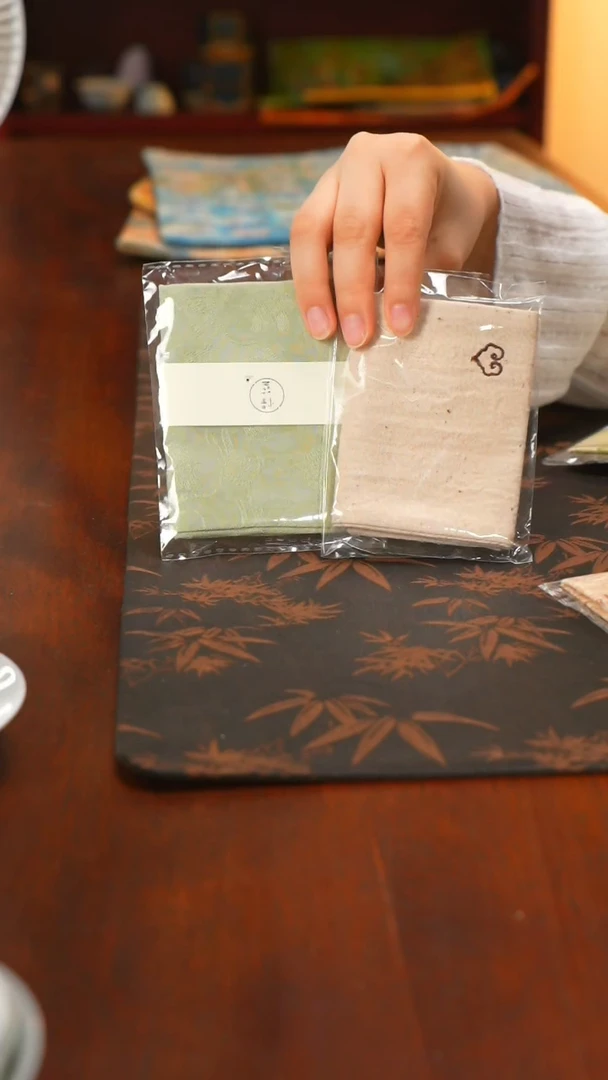 绿色加咖色茶巾一对