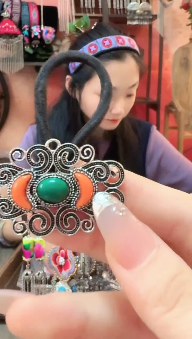 织绣云织谣民族风精美饰品   308