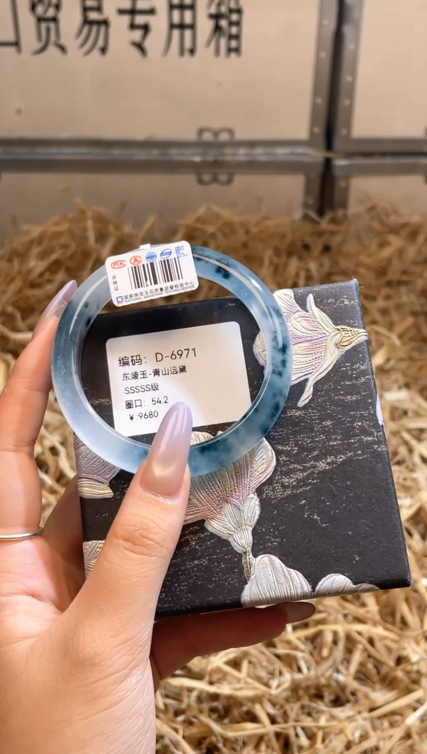 未镶嵌手镯石英质玉D6971