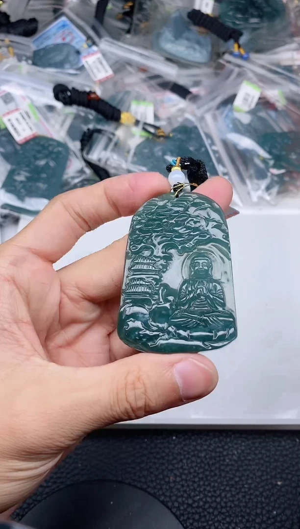 颈饰未镶嵌翡翠