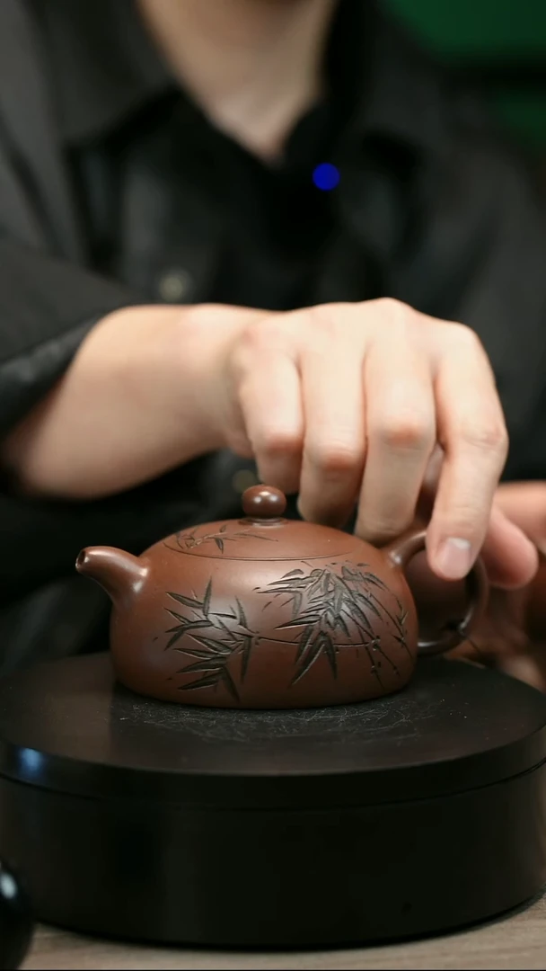 茶壶紫砂旋*轮H2365赵翠虹底槽青竹刻半月
