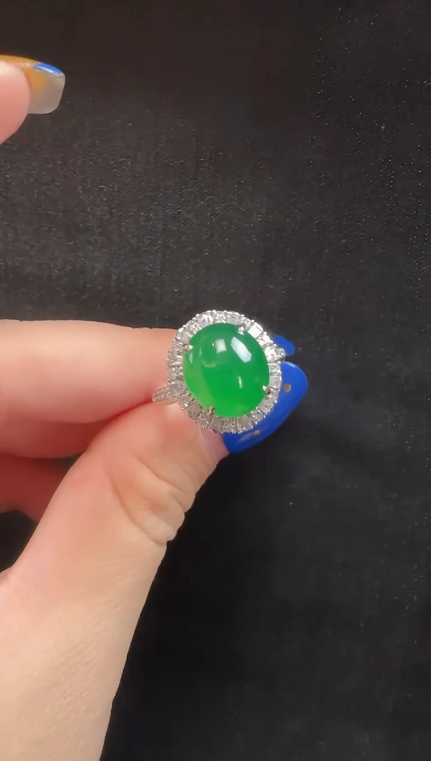 18K金镶嵌戒指翡翠125蛋面一只