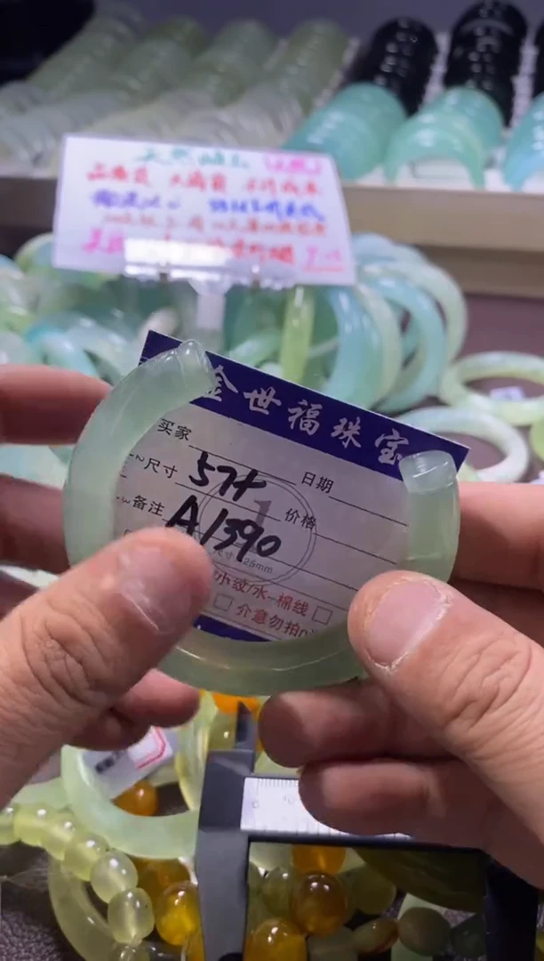 未镶嵌蛇纹石玉手镯1