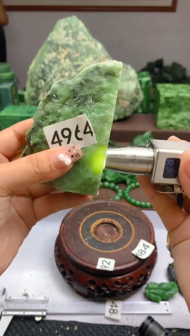 和田玉（碧玉）未镶嵌珠宝半成品1