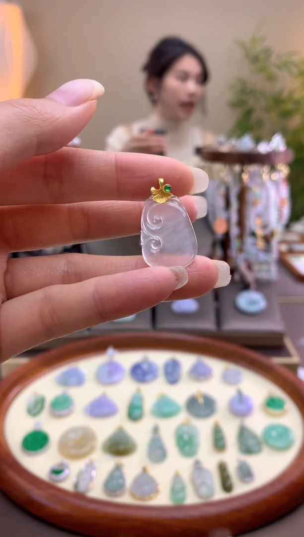 【闪购商品】翡翠颈饰18K金镶嵌如意