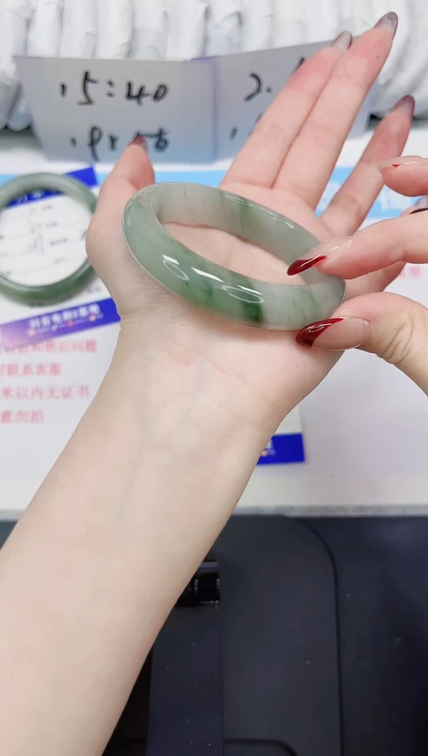 【闪购商品】石英质玉手镯未镶嵌173