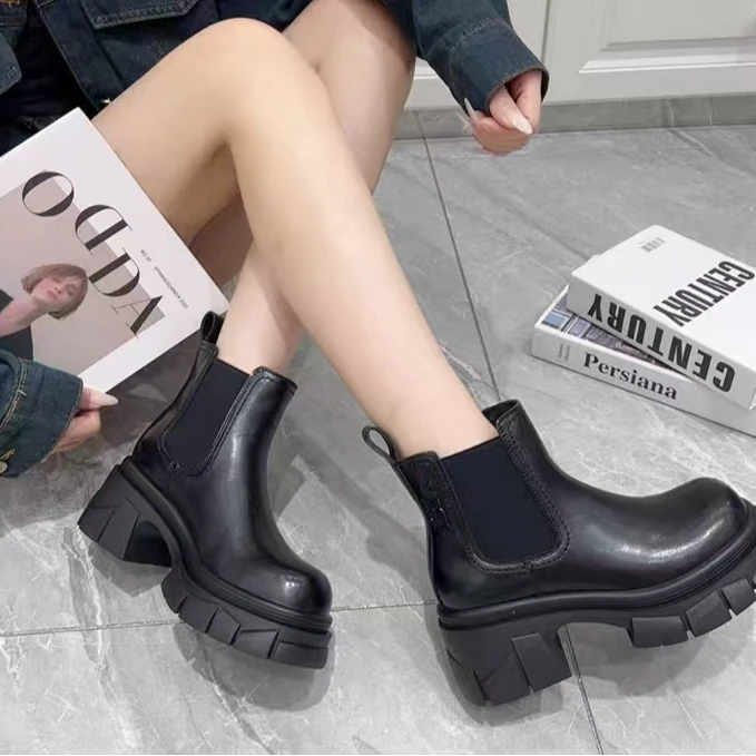 6-6061   新款时尚厚底百搭圆头时装靴四季款