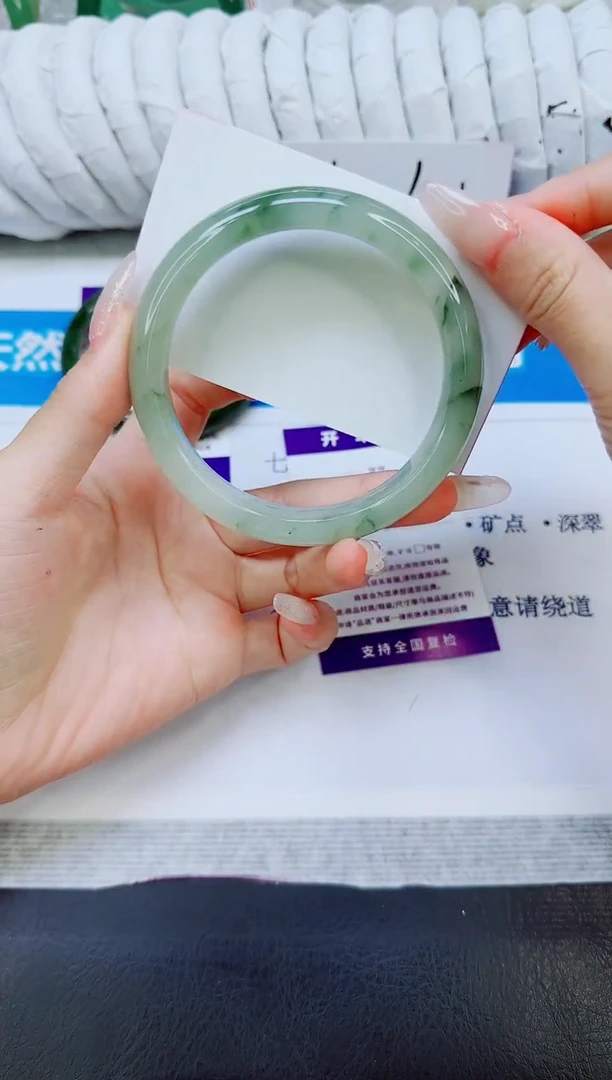 未镶嵌手镯石英质玉230/63.6