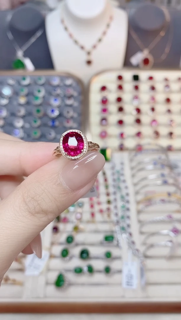 18K金镶嵌碧玺戒指碧玺2.25CT